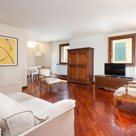 Cozy 2 Bedroom In The Heart Of Verona Exterior photo