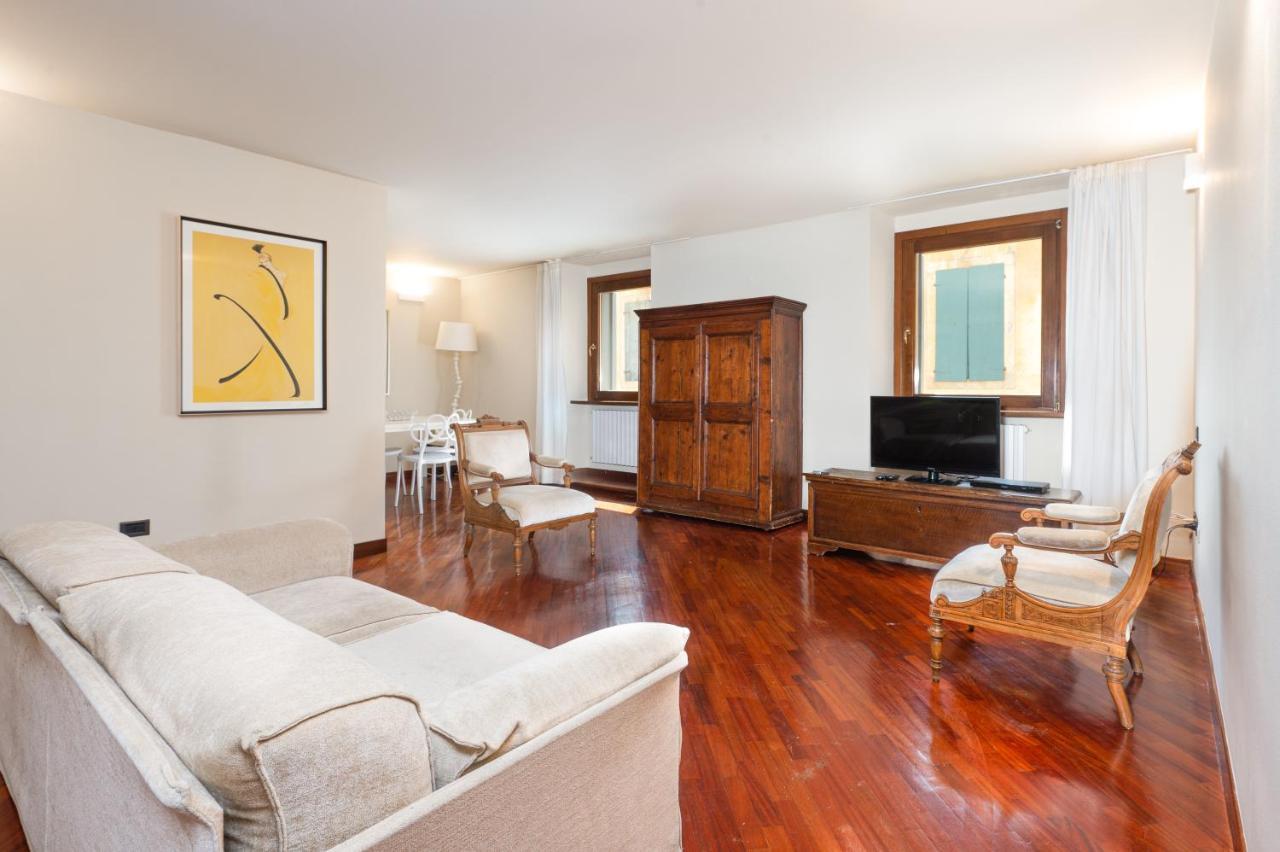 Cozy 2 Bedroom In The Heart Of Verona Exterior photo