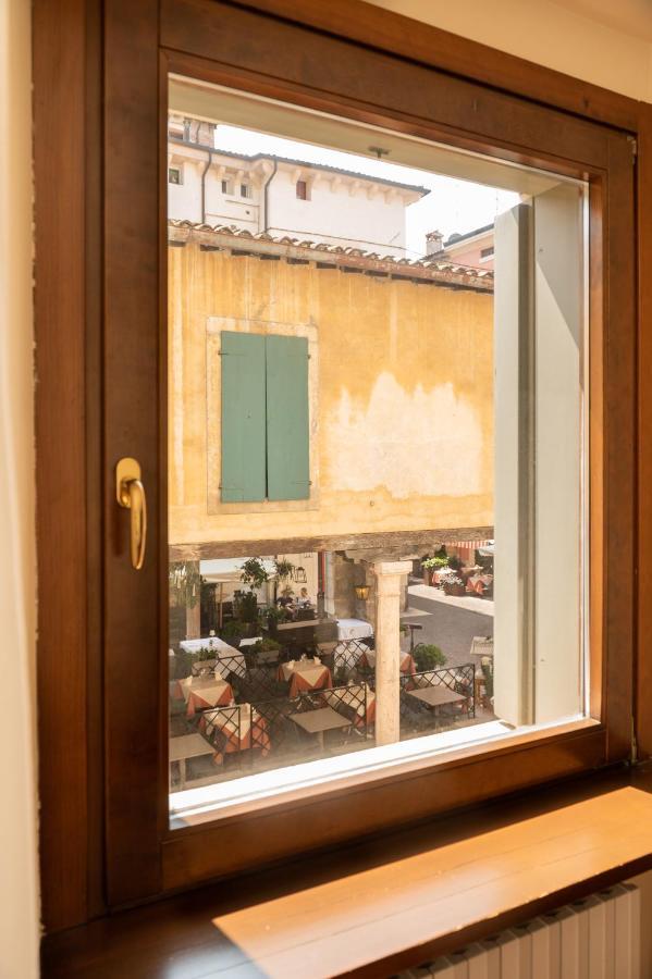 Cozy 2 Bedroom In The Heart Of Verona Exterior photo